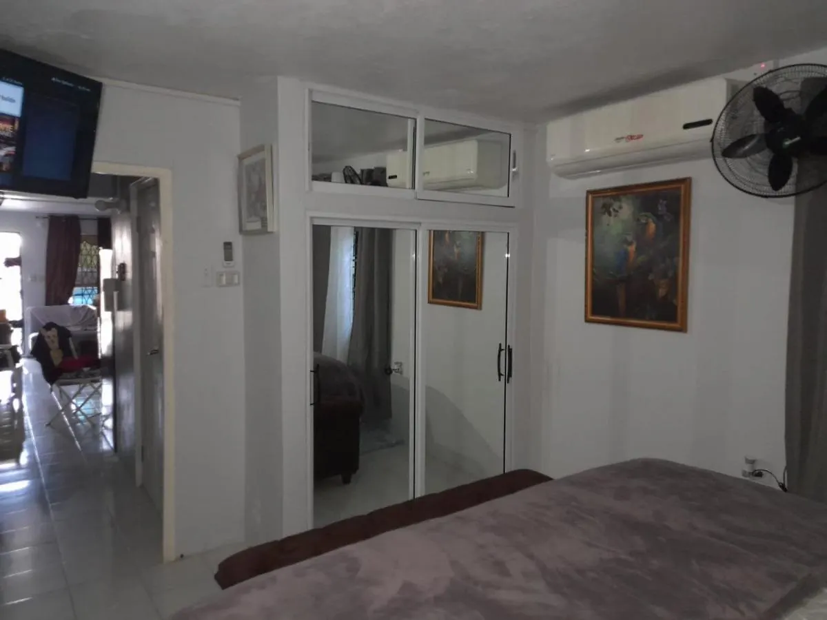 Zipcode Hideaway Guesthouse Portmore